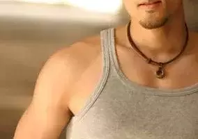 越南动作明星阮明智，阮明智肌肉尽显阳刚之美-大壹博客