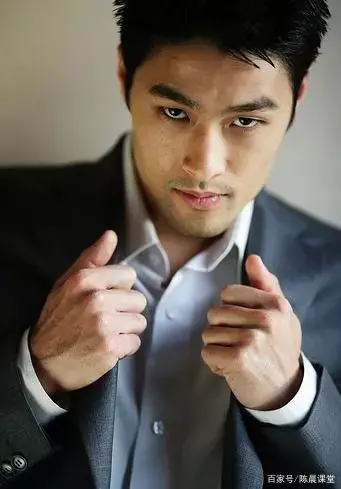 越南动作明星阮明智,阮明智肌肉尽显阳刚之美 越南动作明星阮明智,阮明智肌肉尽显阳刚之美
