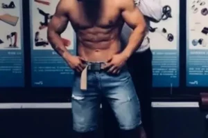 健身教练的名言：身高不行，肌肉来凑！-大壹博客