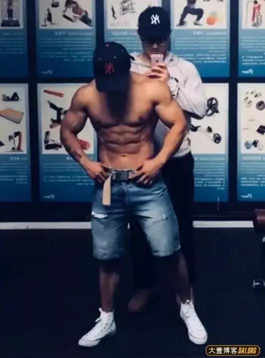 健身教练的名言:身高不行,肌肉来凑! 健身教练的名言:身高不行,肌肉来凑!