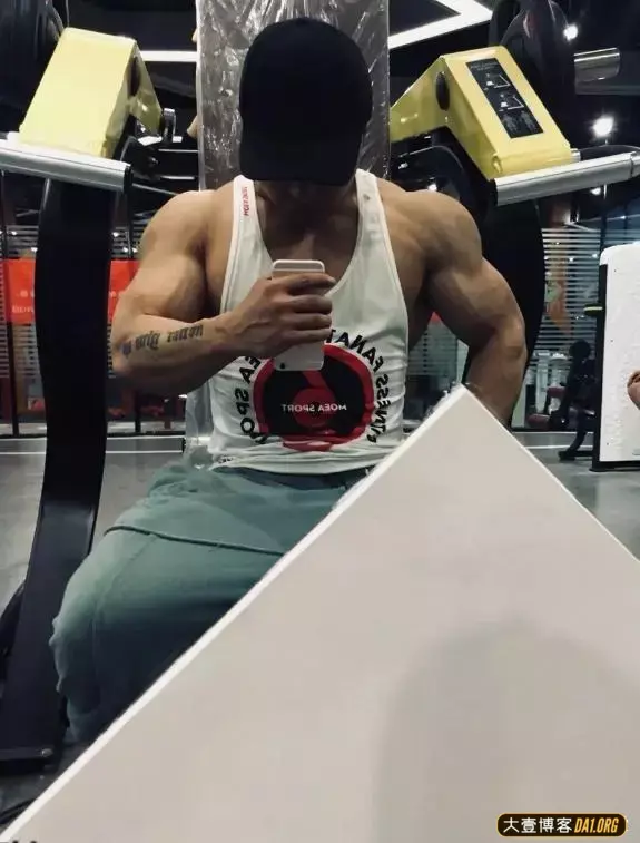 健身教练的名言:身高不行,肌肉来凑! 健身教练的名言:身高不行,肌肉来凑!