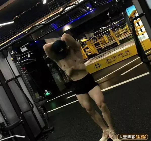 体育学院大学生:让健身成为自己生活的一部分! 体育学院大学生:让健身成为自己生活的一部分!