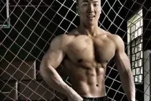 山西小伙秀肌肉：撸铁为了遇见更好自己！-大壹博客