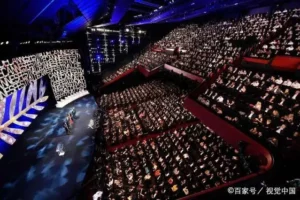 新加坡导演罗子涵的行为艺术引网友争议-大壹博客