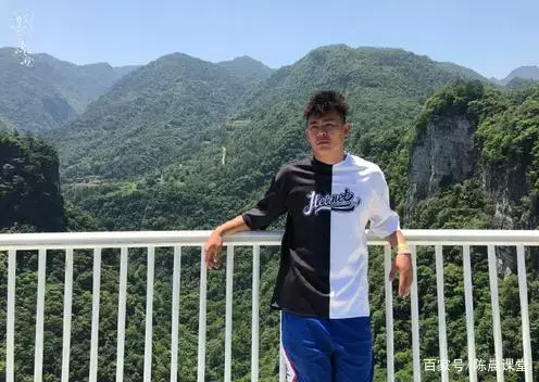 街球头盔哥的个人资料,头盔哥韧带断裂是怎么回事? 街球头盔哥的个人资料,头盔哥韧带断裂是怎么回事?