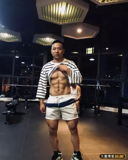 西安小伙健身感悟:浪费时间是所有支出中最奢侈及最昂贵的 西安小伙健身感悟:浪费时间是所有支出中最奢侈及最昂贵的