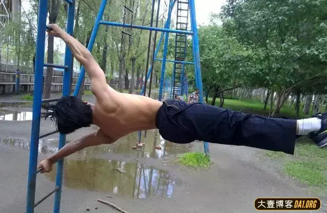 你是否努力地去实现自我,走出属于自己的道路 你是否努力地去实现自我,走出属于自己的道路