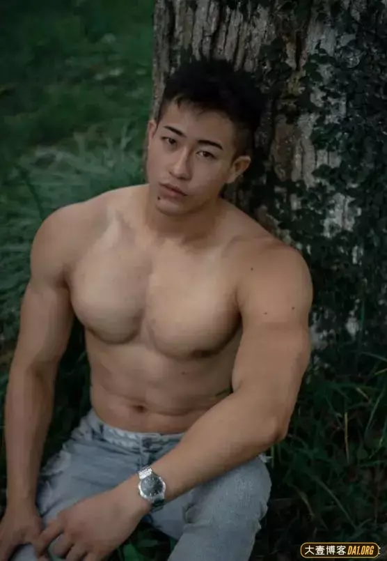 路就在你脚下,只要走,就能到达远方! 路就在你脚下,只要走,就能到达远方!