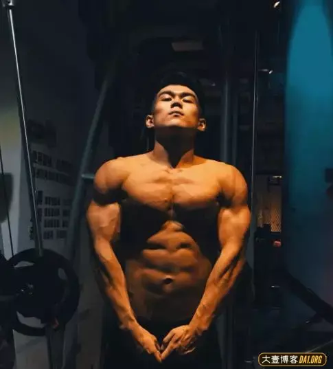 健身爱好者鼓励自己:文明精神,野蛮体魄! 健身爱好者鼓励自己:文明精神,野蛮体魄!