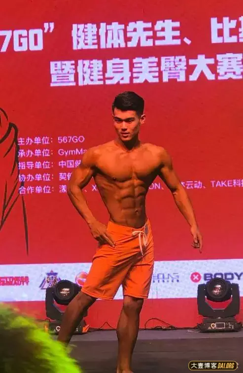 健身爱好者鼓励自己:文明精神,野蛮体魄! 健身爱好者鼓励自己:文明精神,野蛮体魄!