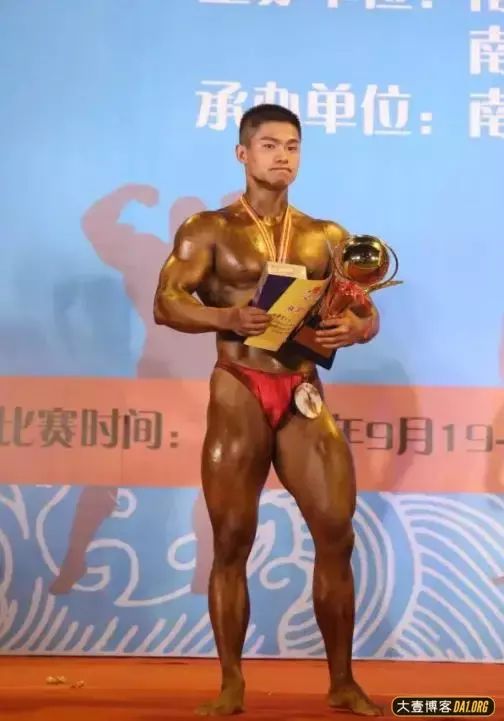健身教练:只有更努力,才能更接近自己的梦想! 健身教练:只有更努力,才能更接近自己的梦想!