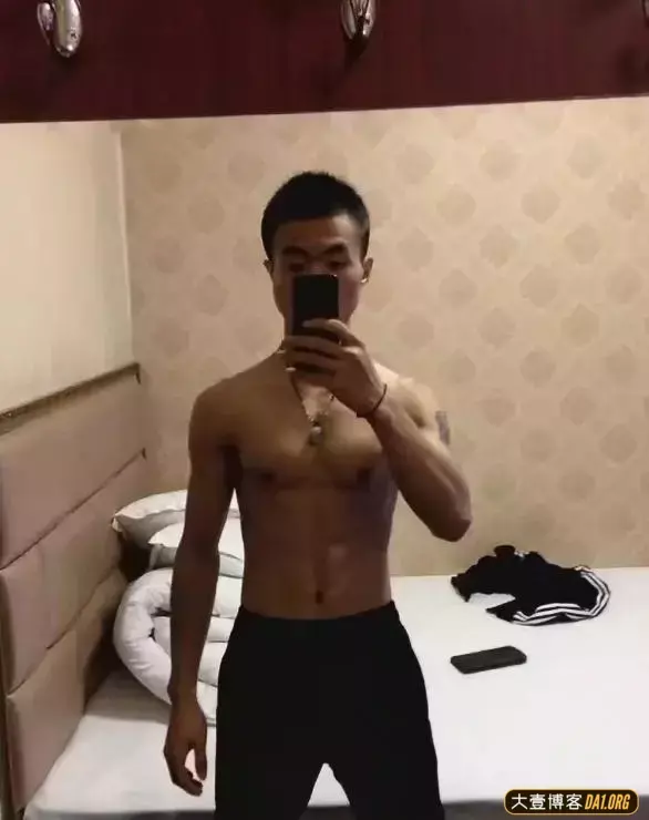 健身运动员:只要我没有倒下,我就一定会坚持! 健身运动员:只要我没有倒下,我就一定会坚持!