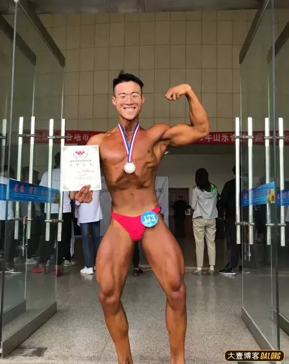 山东体育学院大学生:一身肌肉帅炸了! 山东体育学院大学生:一身肌肉帅炸了!