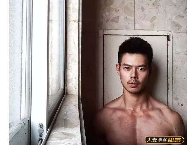 台湾混血男模萧郁轩因肌肉写真爆红,遭网友深扒 台湾混血男模萧郁轩因肌肉写真爆红,遭网友深扒