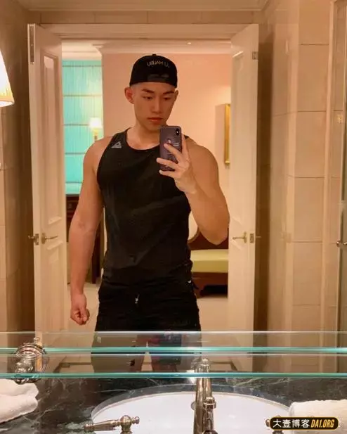 微博肌肉名媛Berlin阳光,Berlin阳光的男友是谁? 微博肌肉名媛Berlin阳光,Berlin阳光的男友是谁?