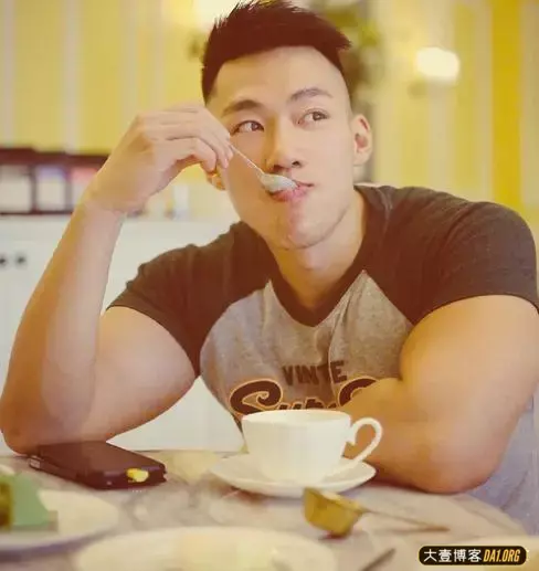微博肌肉名媛Berlin阳光,Berlin阳光的男友是谁? 微博肌肉名媛Berlin阳光,Berlin阳光的男友是谁?