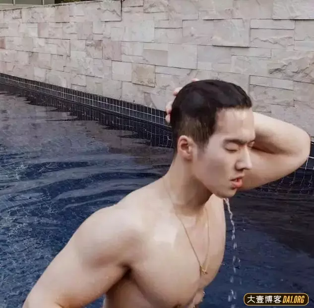 韩国男模李翰,倒三角身材简直不要太吸睛! 韩国男模李翰,倒三角身材简直不要太吸睛!