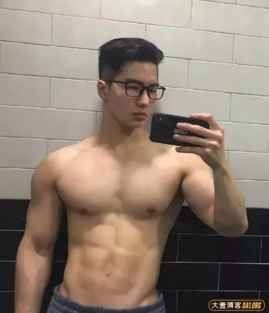 韩国男模李翰,倒三角身材简直不要太吸睛! 韩国男模李翰,倒三角身材简直不要太吸睛!