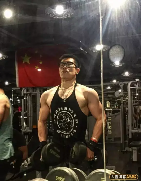 宁波小伙被父亲影响,变身筋肉男! 宁波小伙被父亲影响,变身筋肉男!