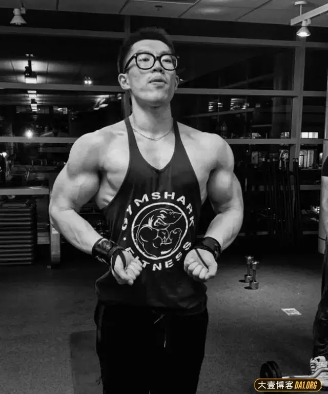 宁波小伙被父亲影响,变身筋肉男! 宁波小伙被父亲影响,变身筋肉男!