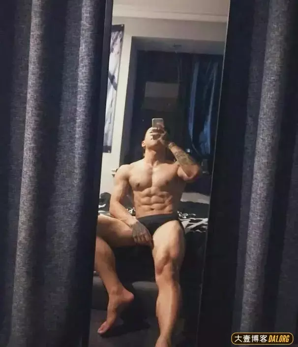 90后健身者:向威猛肌肉的方向去努力! 90后健身者:向威猛肌肉的方向去努力!