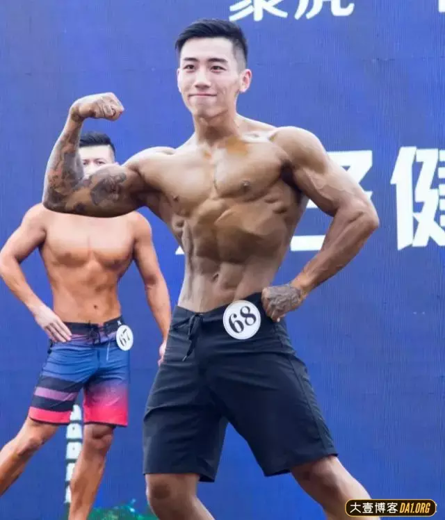 90后健身者:向威猛肌肉的方向去努力! 90后健身者:向威猛肌肉的方向去努力!