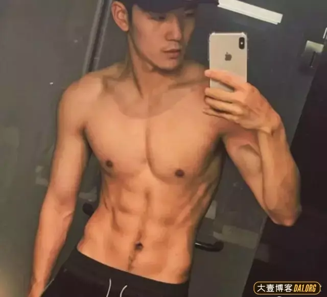 仝卓个人资料:曾是咸蛋家主播长腿二大爷,现已成综艺新秀 仝卓个人资料:曾是咸蛋家主播长腿二大爷,现已成综艺新秀