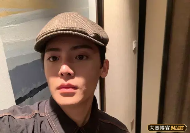 侯明昊剧中赤膊露腹肌,观众:快拿纸,我要流鼻血了! 侯明昊剧中赤膊露腹肌,观众:快拿纸,我要流鼻血了!