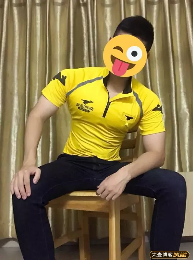 火遍全网的肌肉外卖小哥:胸肌腹肌麒麟臂,你想要什么样的都有! 火遍全网的肌肉外卖小哥:胸肌腹肌麒麟臂,你想要什么样的都有!