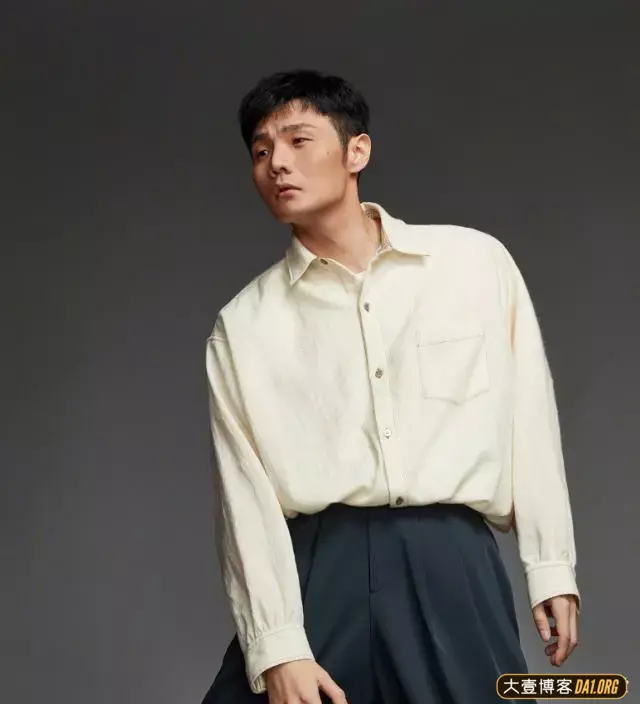 李荣浩自称丑界救星,网友:不管别人怎么说,我觉得你眼睛最迷人 李荣浩自称丑界救星,网友:不管别人怎么说,我觉得你眼睛最迷人