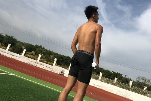 街拍体育生：我要有这身材，我天天出门不穿衣服！-大壹博客