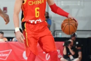 中国男篮郭艾伦:一身古铜色肌肉,网友:我可以!-大壹博客