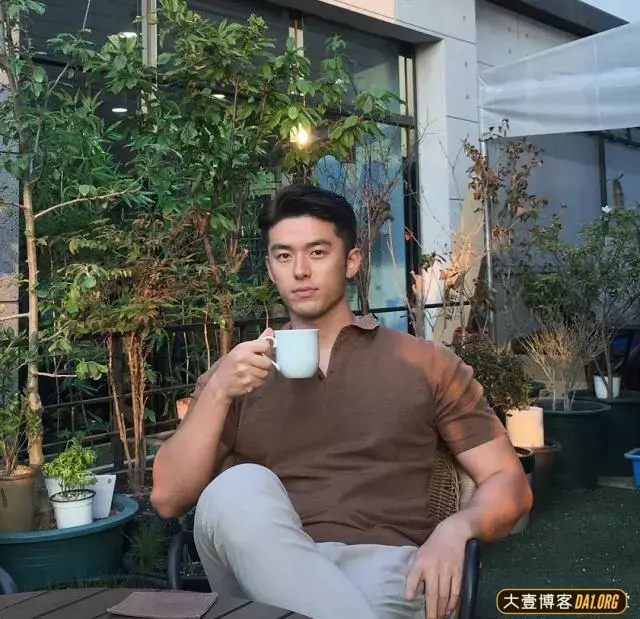 韩国网红男模特朴中贤,夏日海滩照偷了我的心! 韩国网红男模特朴中贤,夏日海滩照偷了我的心!