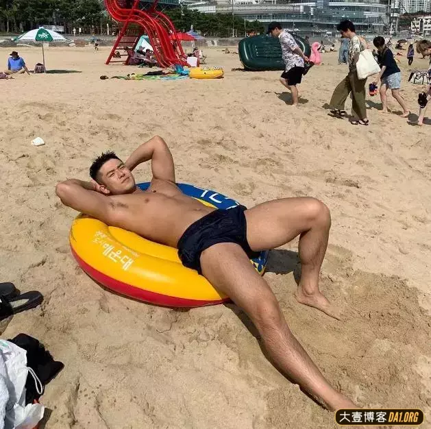 韩国网红男模特朴中贤,夏日海滩照偷了我的心! 韩国网红男模特朴中贤,夏日海滩照偷了我的心!