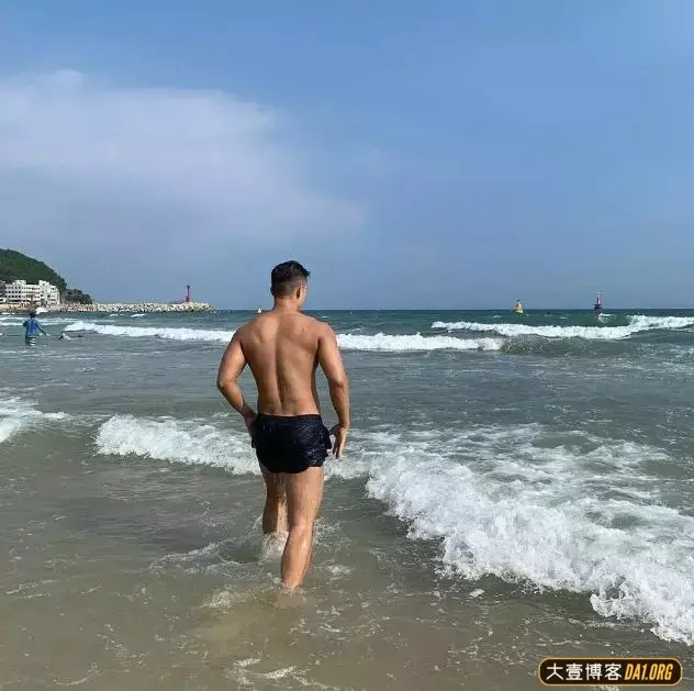 韩国网红男模特朴中贤,夏日海滩照偷了我的心! 韩国网红男模特朴中贤,夏日海滩照偷了我的心!