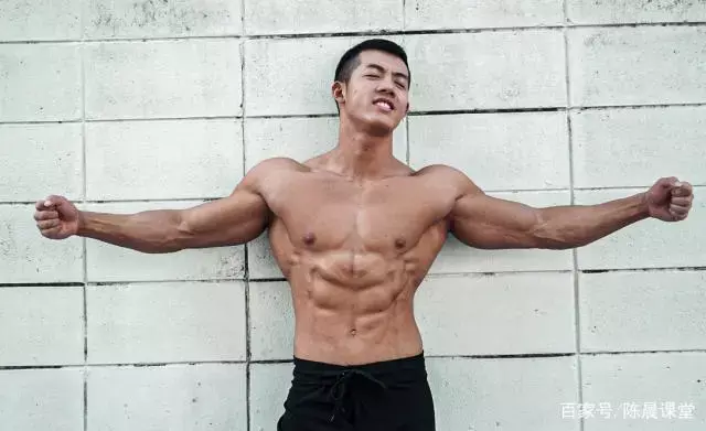 健身教练夏胜杰:黝黑健壮的寸头筋肉男充满阳刚美! 健身教练夏胜杰:黝黑健壮的寸头筋肉男充满阳刚美!