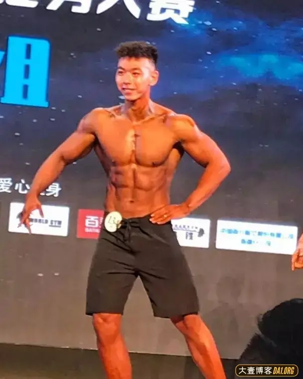 只要坚持健身,你的努力就会有收获! 只要坚持健身,你的努力就会有收获!