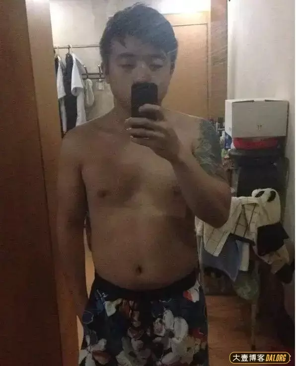 健身爱好者:从啤酒肚到筋肉男的逆袭! 健身爱好者:从啤酒肚到筋肉男的逆袭!