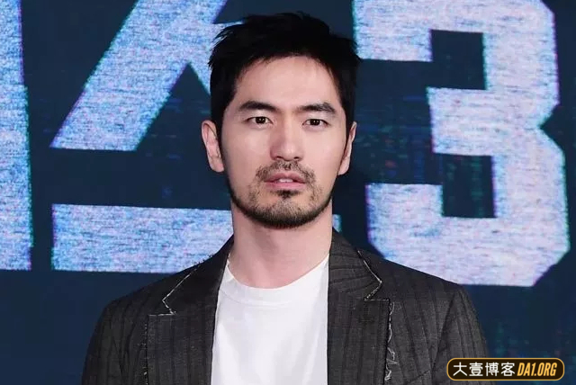 李阵郁现状：性感大叔在线释放魅力！-大壹博客