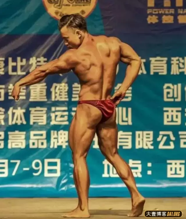 健身爱好者:从啤酒肚到筋肉男的逆袭! 健身爱好者:从啤酒肚到筋肉男的逆袭!