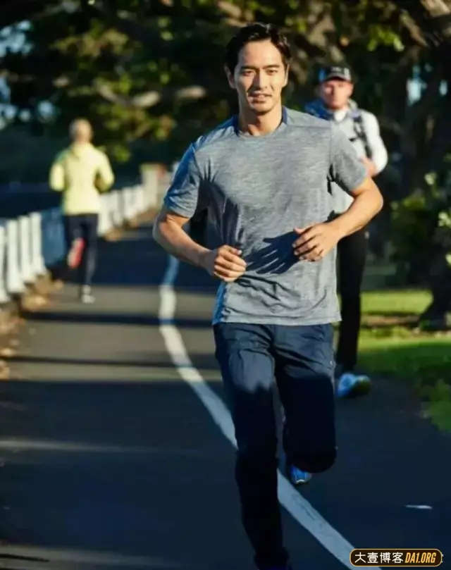 李阵郁现状:性感大叔在线释放魅力! 李阵郁现状:性感大叔在线释放魅力!
