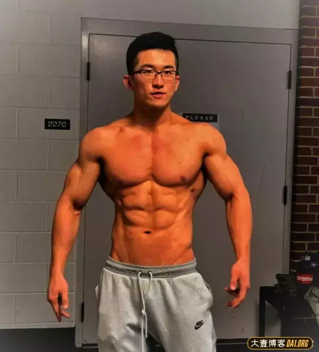 健身没有捷径,只有踏踏实实的训练,才会有所成就! 健身没有捷径,只有踏踏实实的训练,才会有所成就!