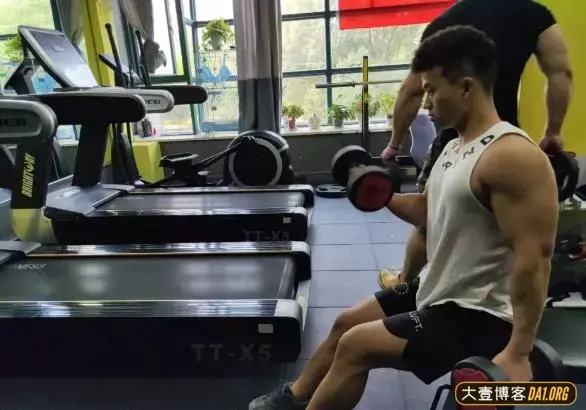 健身教练忠告:健身时不要专注于自己喜欢的,要全面发展! 健身教练忠告:健身时不要专注于自己喜欢的,要全面发展!