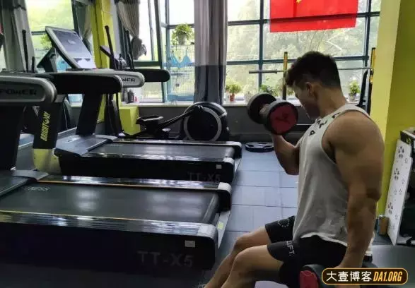 健身教练忠告:健身时不要专注于自己喜欢的,要全面发展! 健身教练忠告:健身时不要专注于自己喜欢的,要全面发展!