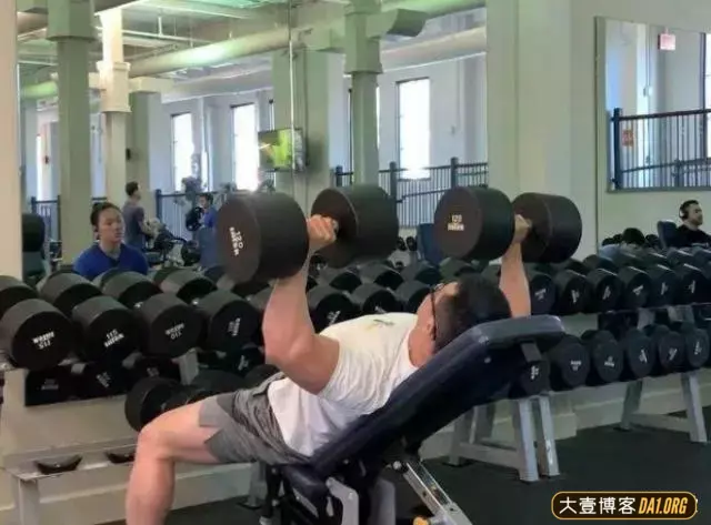 健身没有捷径,只有踏踏实实的训练,才会有所成就! 健身没有捷径,只有踏踏实实的训练,才会有所成就!