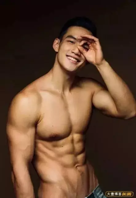 健体选手:明确自己的目标,坚持下去,信念是关键! 健体选手:明确自己的目标,坚持下去,信念是关键!