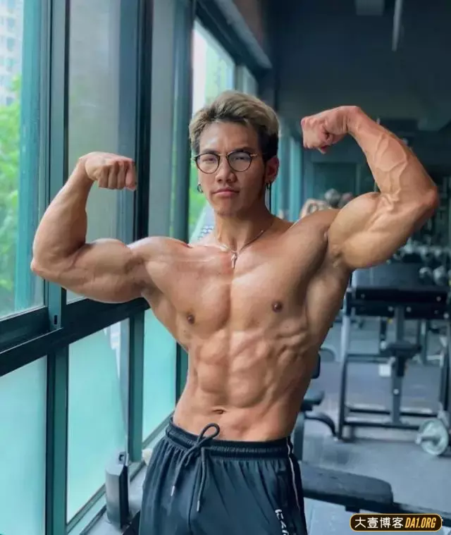 发现健身本身的美,才能练出自己理想的身材! 发现健身本身的美,才能练出自己理想的身材!