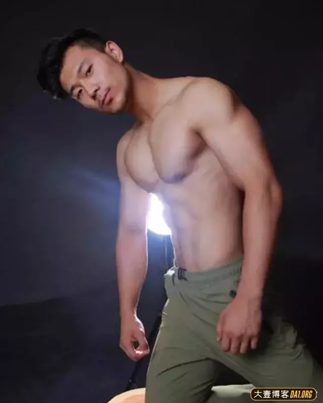 健身时要相信自己，只要努力终会有所收获！