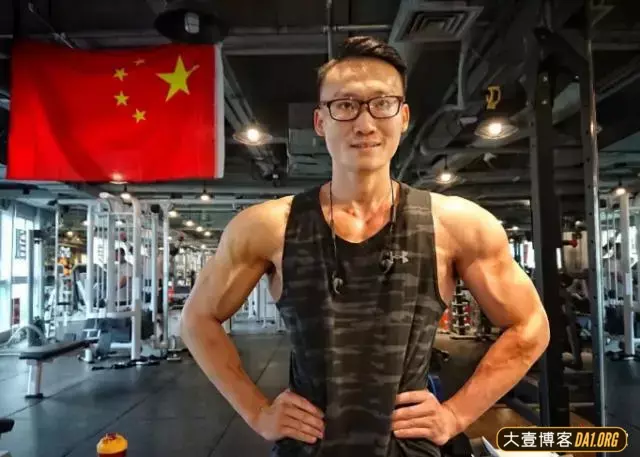 私人教练教导：要全面发展，均衡发展胸肩背腿