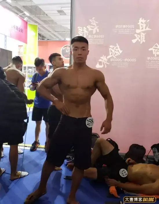 为什么雪藏陈泽希,陈泽希发生了什么事? 为什么雪藏陈泽希,陈泽希发生了什么事?